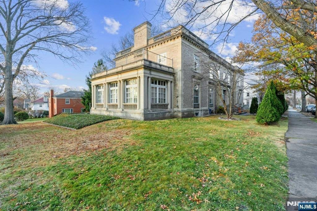 House in Newark, New Jersey, United States 2 - 16663179