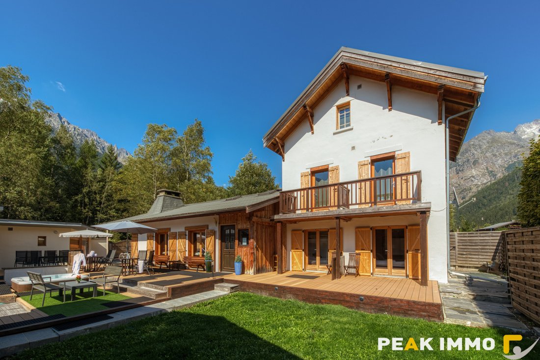 Chalet in Chamonix-Mont-Blanc, Auvergne-Rhône-Alpes, France 1 - 16663773