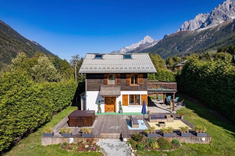 Estate in Les Houches, Auvergne-Rhône-Alpes, France 4 - 16664014