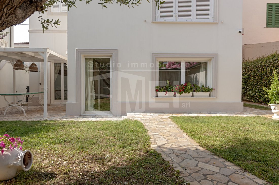 Villa in Hills, Livorno, Tuscany 1 - 16663407