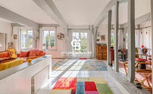 Townhouse in Bernay, Normandy, France 1