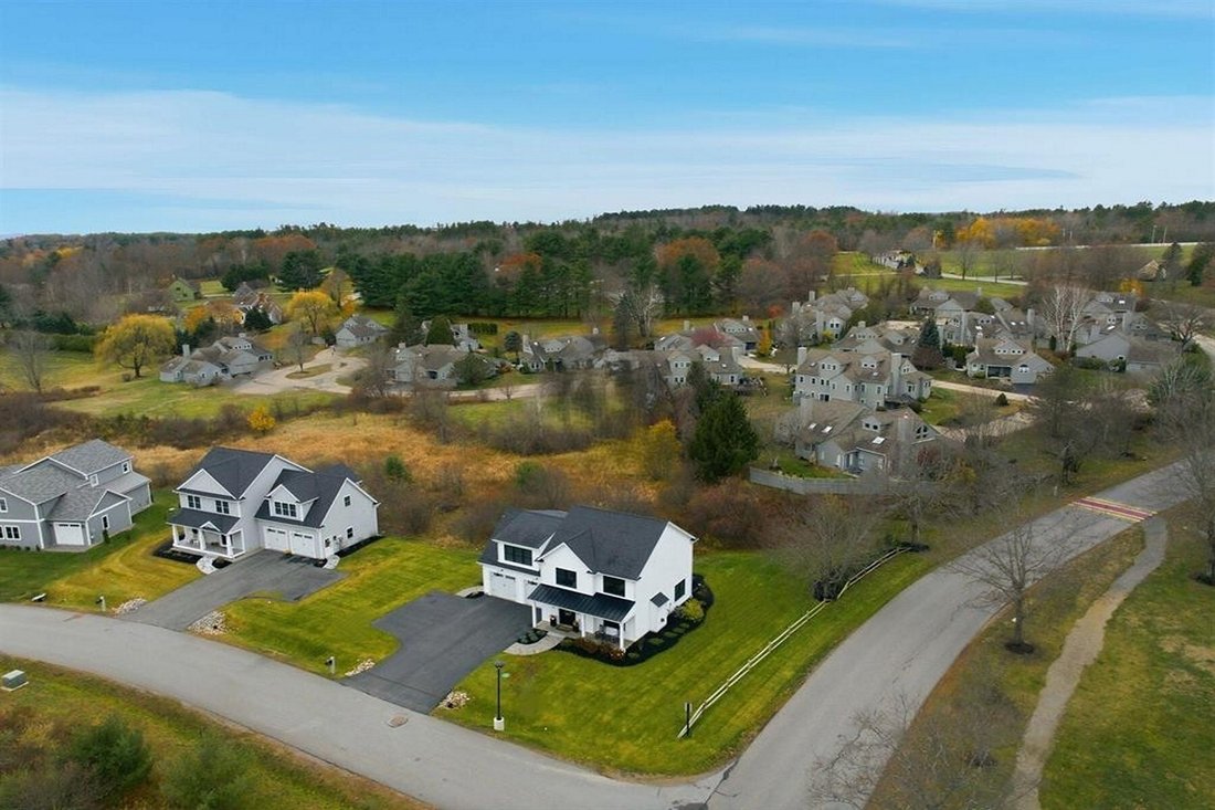 House in Laconia, New Hampshire, United States 2 - 16662316