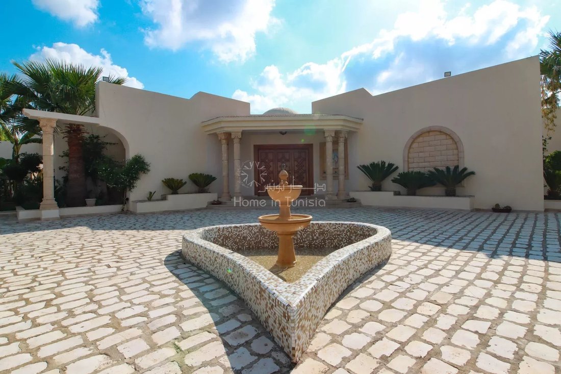 Villa in Sidi Thabet, Ariana, Tunisia 1 - 12463784