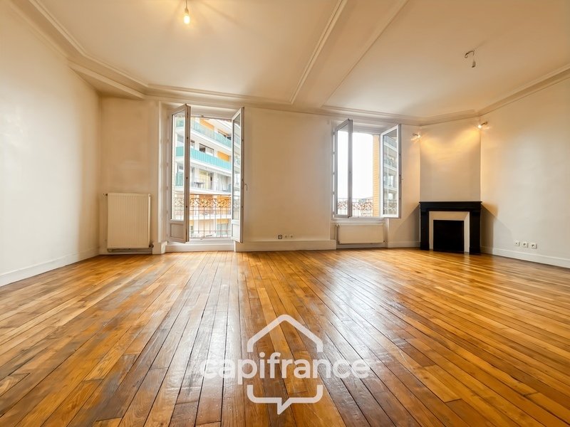 Apartment in Fontenay-sous-Bois, Ile-de-France, France 2 - 16664004