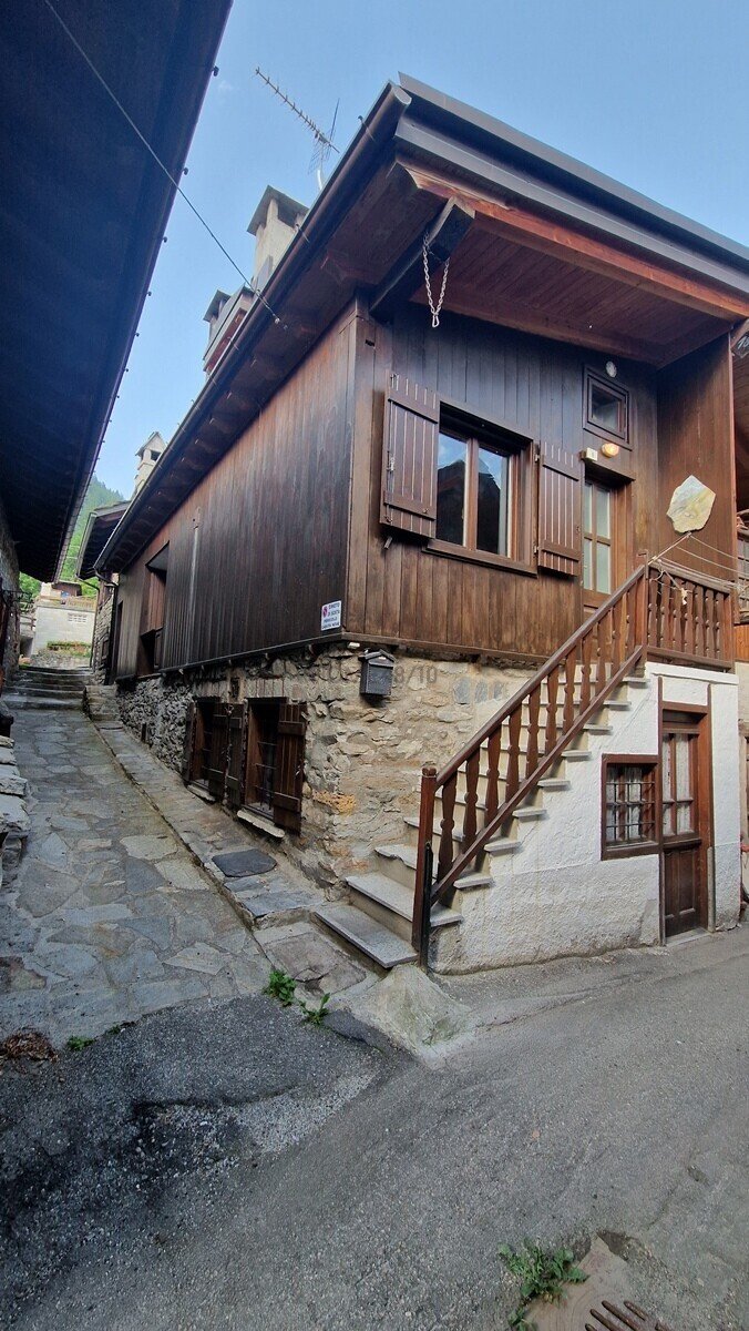 House in Courmayeur, Aosta Valley / Vallée d'Aoste, Italy 1 - 16663326