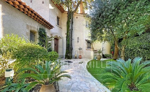 Villa in Vallergues, Cannes, France 1