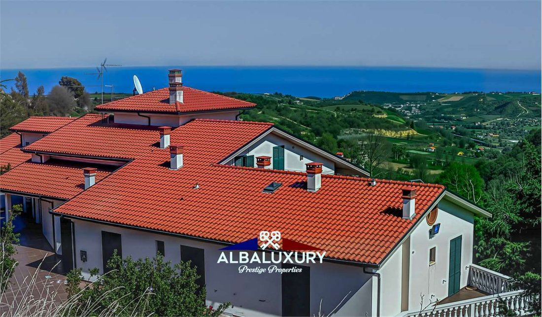 Villa in Ripatransone, Marche, Italy 1 - 15346435