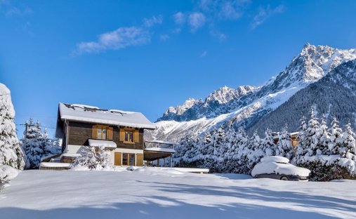 Estate in Les Houches, Auvergne-Rhône-Alpes, France 1