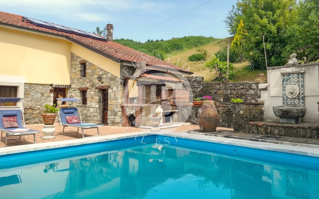 Villa in Varese Ligure, Liguria, Italy 2 - 16663852