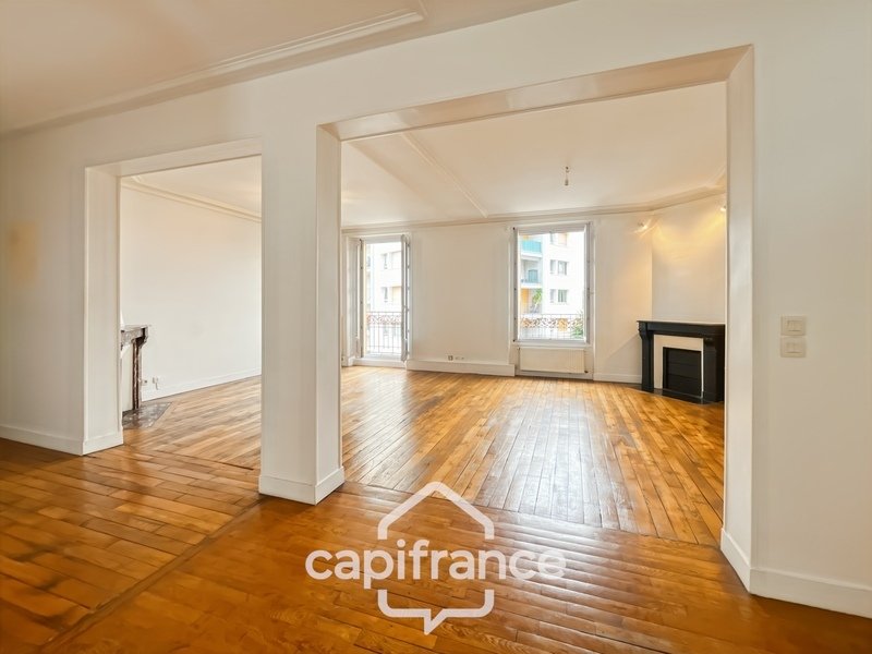 Apartment in Fontenay-sous-Bois, Ile-de-France, France 1 - 16664004