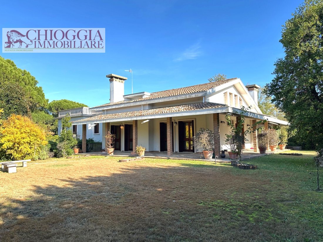 Villa in Porto Viro, Veneto, Italy 1 - 16665010