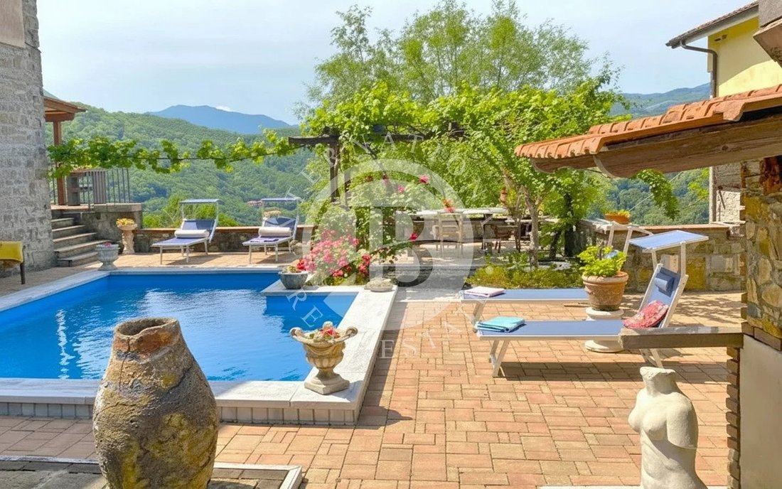 Villa in Varese Ligure, Liguria, Italy 5 - 16663852