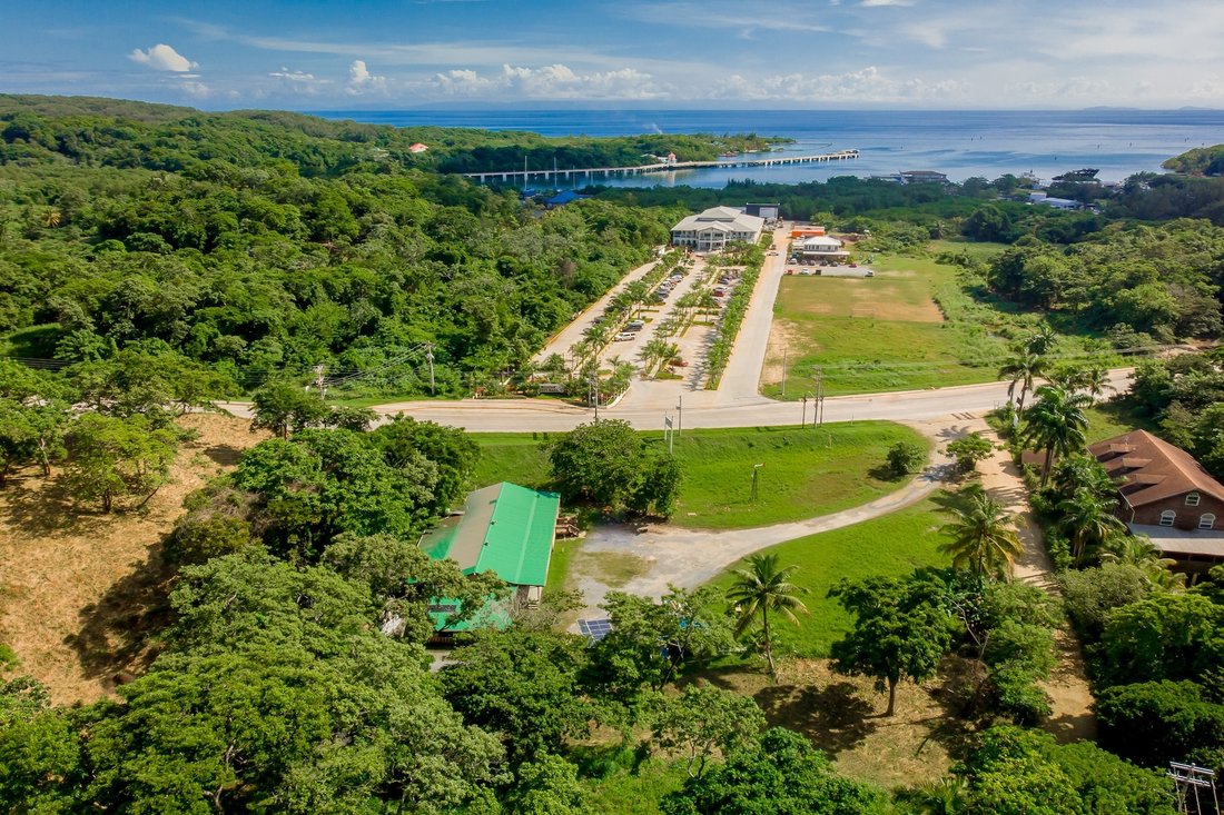 Land in Dixon Cove, Bay Islands Department, Honduras 2 - 16667008