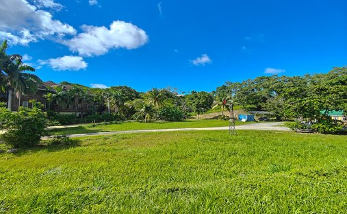 Land in Dixon Cove, Bay Islands Department, Honduras 1