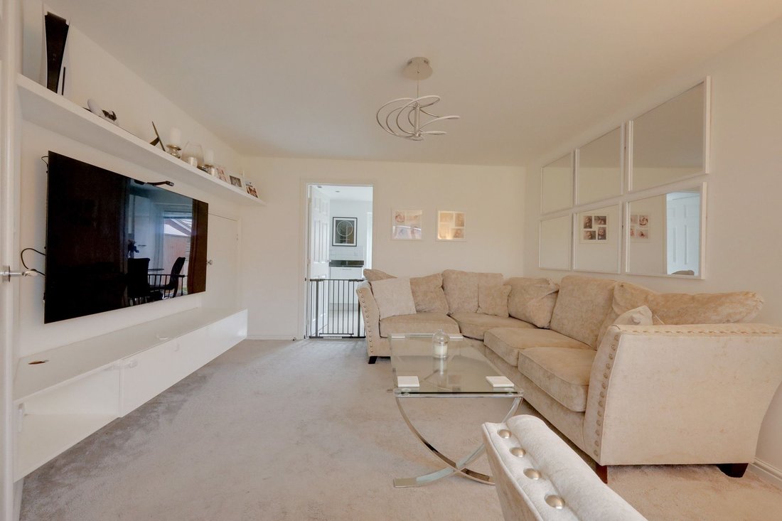 House in Burgess Hill, England 2 - 16666570