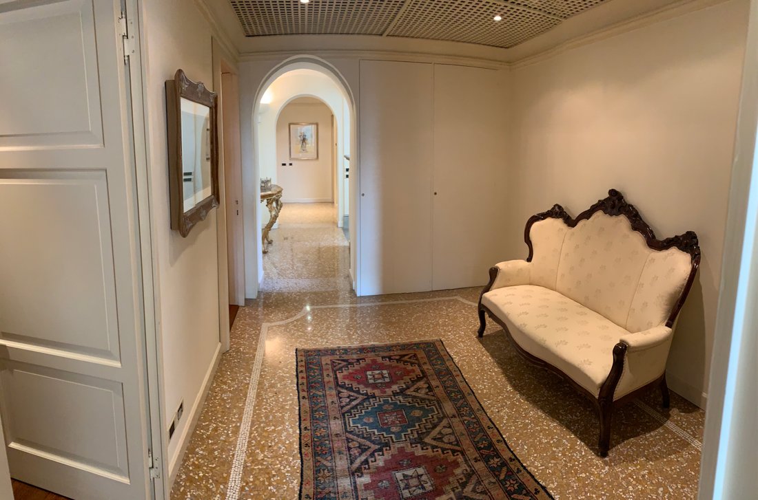 Villa in Cadorago, Lombardy, Italy 5 - 16682435
