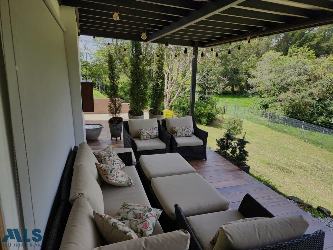 House in Santa Elena, Medellin, Colombia 1 - 16667446