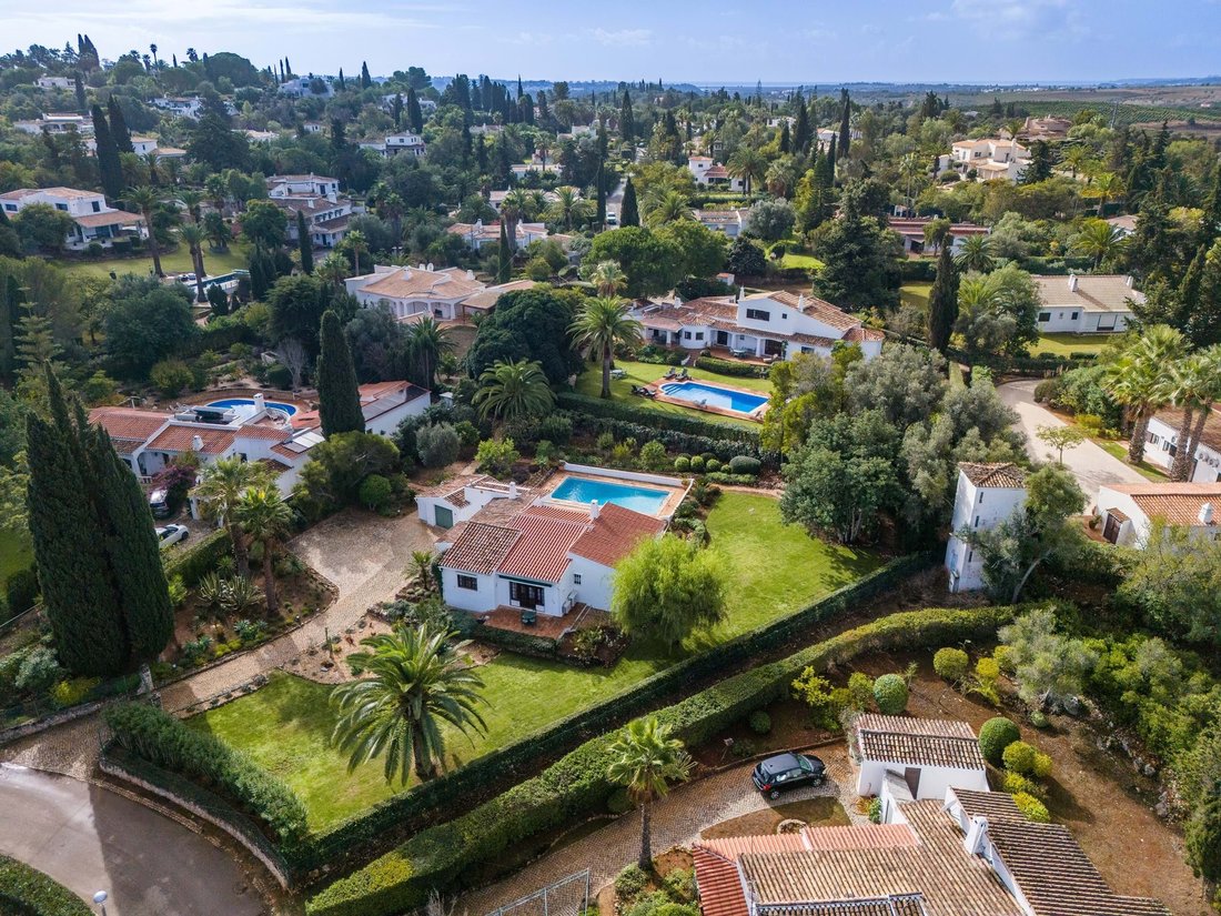 Villa in Mexilhoeira Grande, Algarve, Portugal 1 - 16667275