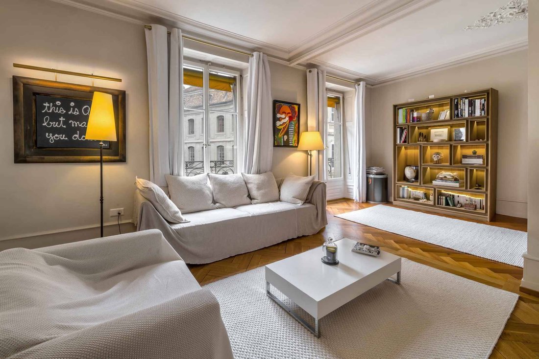 Magnificent Apartment In Geneva's Old Town