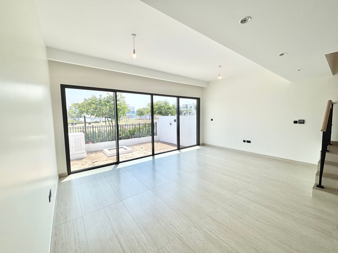 Townhouse in Remraam, Dubai, United Arab Emirates 1 - 16667229