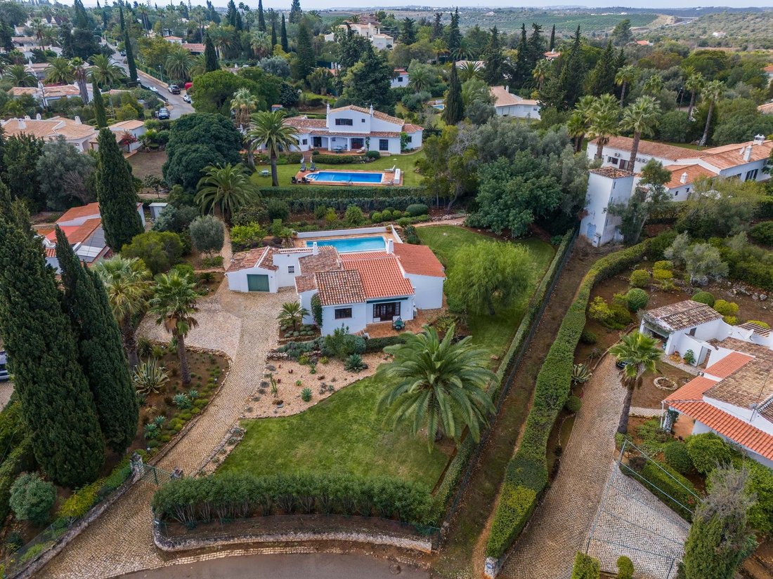 Villa in Mexilhoeira Grande, Algarve, Portugal 2 - 16667275