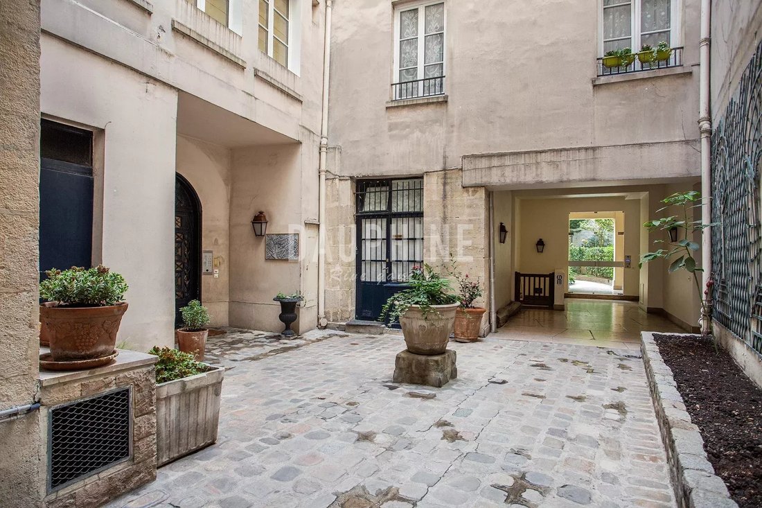 Apartment in Odéon, Paris 6e Arrondissement, Paris 4 - 15325996