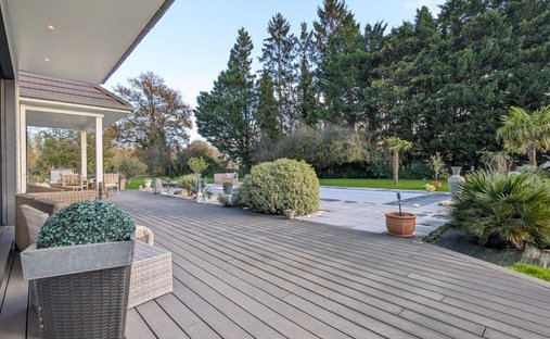 For Sale Dpt Eure (27) Near Pacy Sur Eure Moulin 353 M2 With Swimming Pool On Land Of 5542 M2 On The