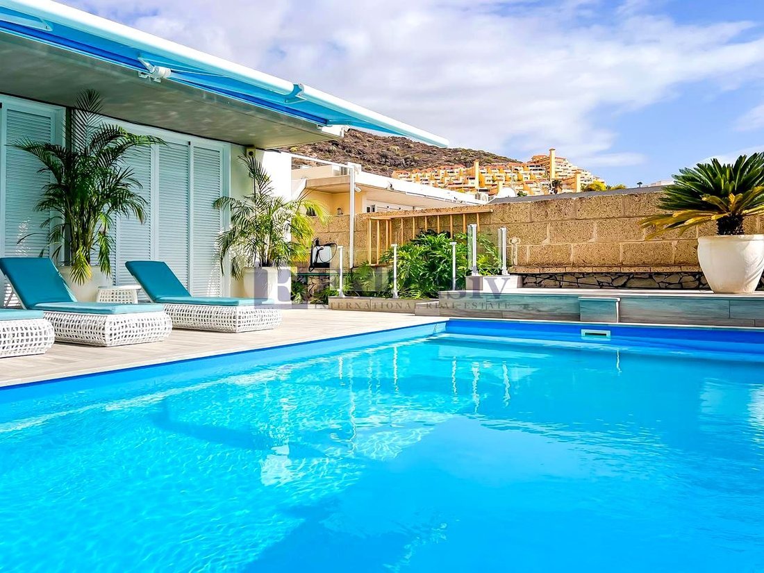 Villa in Costa Adeje, Adeje, Canary Islands 1 - 16667267