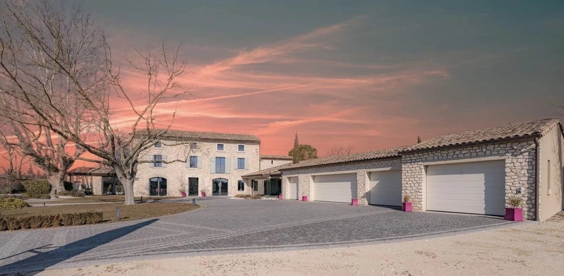 Country House in Nevons-route d'Apt, L'Isle-sur-la-Sorgue, France 1 - 16667353