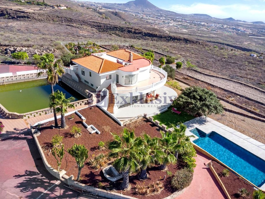 Villa in San Miguel de Abona, Canary Islands, Spain 1 - 16667258