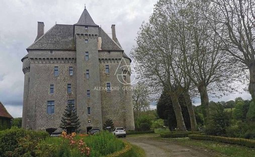 Castle for Sale in Guéret, Nouvelle-Aquitaine, France