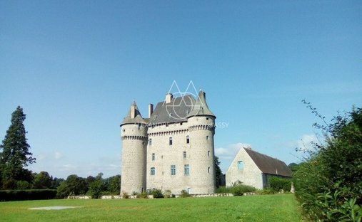 Castle for Sale in Guéret, Nouvelle-Aquitaine, France