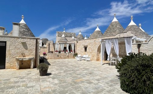 Estate in Locorotondo, Apulia, Italy 1