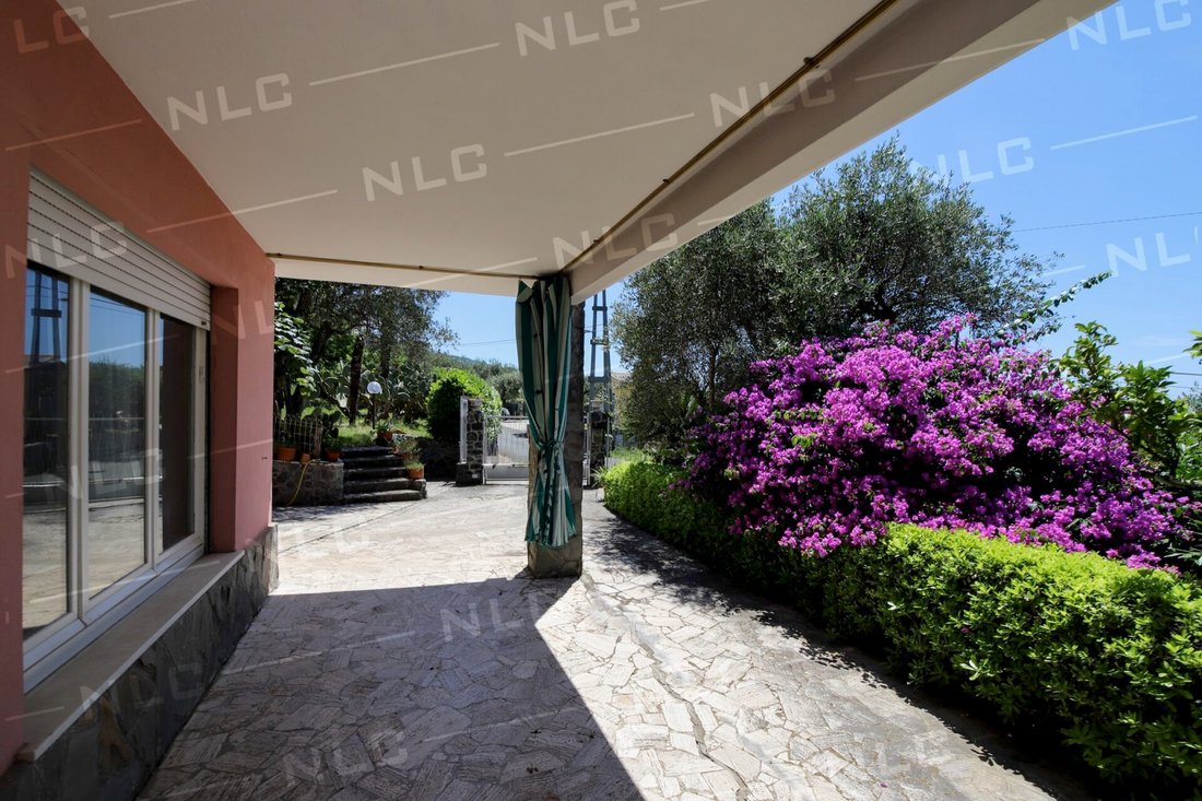 Villa in Lavagna, Liguria, Italy 2 - 16669029