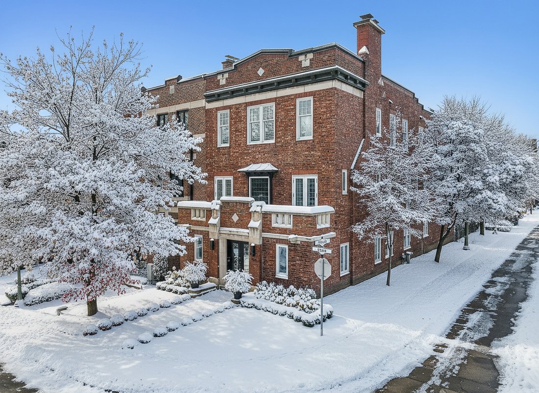 House in Westmount, Quebec, Canada 1 - 16669721