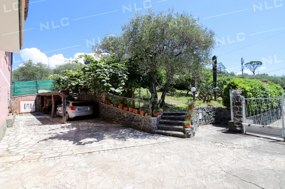 Villa in Lavagna, Liguria, Italy 3 - 16669029