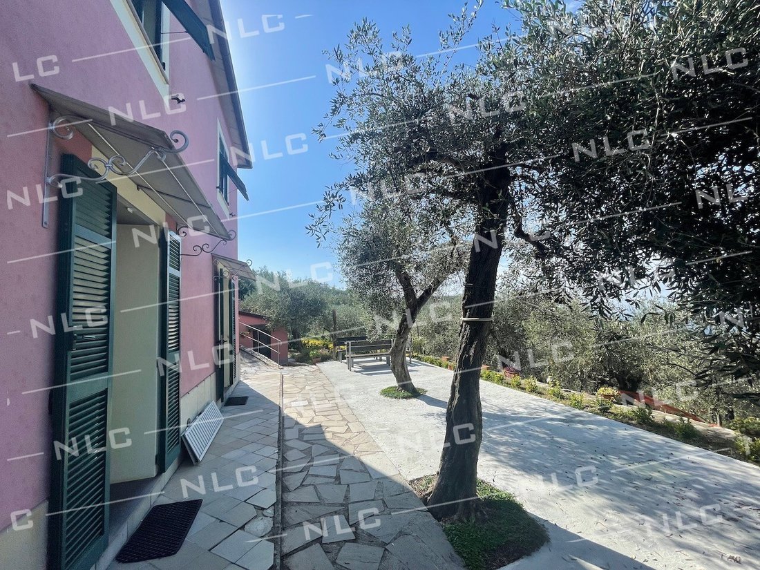 Villa in Lavagna, Liguria, Italy 3 - 16669013