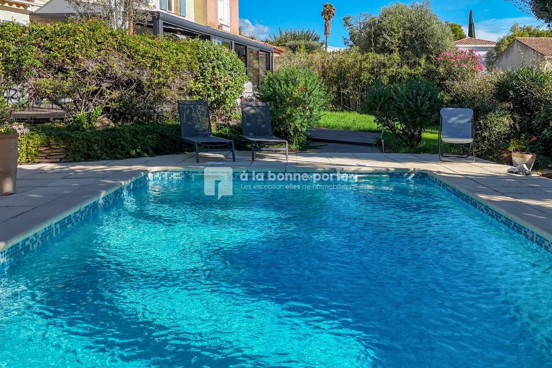Villa in La Cadiere-d'Azur, Provence-Alpes-Côte d'Azur, France 2 - 16536797