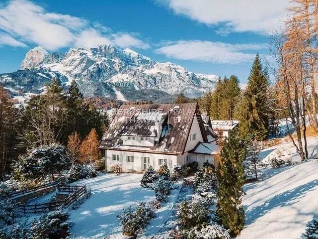 Villa in Cortina d'Ampezzo, Veneto, Italy 1 - 16668971