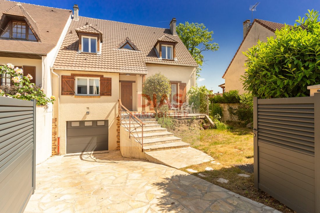 House in Villiers-sur-Marne, Ile-de-France, France 1 - 16574622