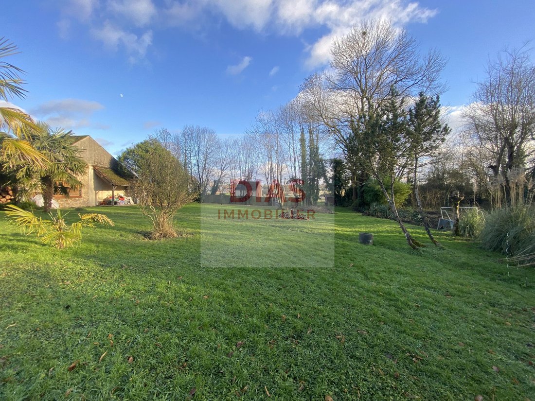 Farm Ranch in Presles-en-Brie, Ile-de-France, France 1 - 16601915