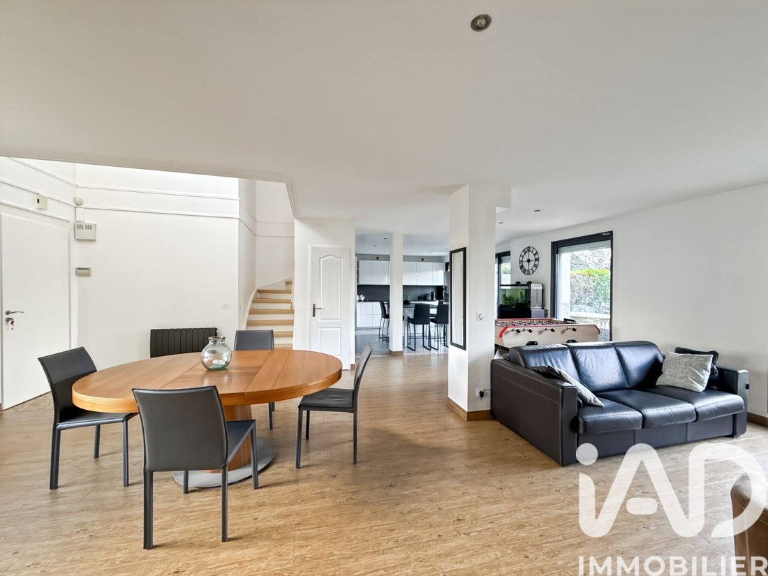 House in Chennevieres-sur-Marne, Ile-de-France, France 4 - 16668636