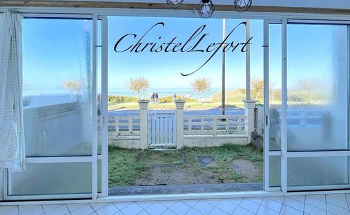 Castle for Sale in Saint-Michel-Chef-Chef, Pays de la Loire, France