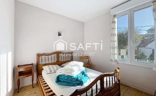 Castle for Sale in Saint-Michel-Chef-Chef, Pays de la Loire, France