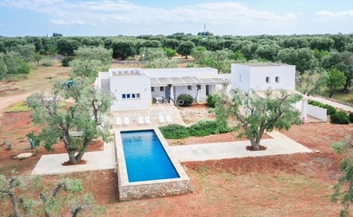 Villa a Centro, Carovigno, Puglia 1
