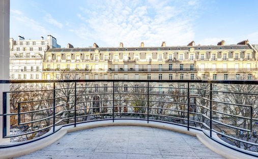 Apartment in Saint Philippe du Roule, Paris 8e Arrondissement, Paris 1