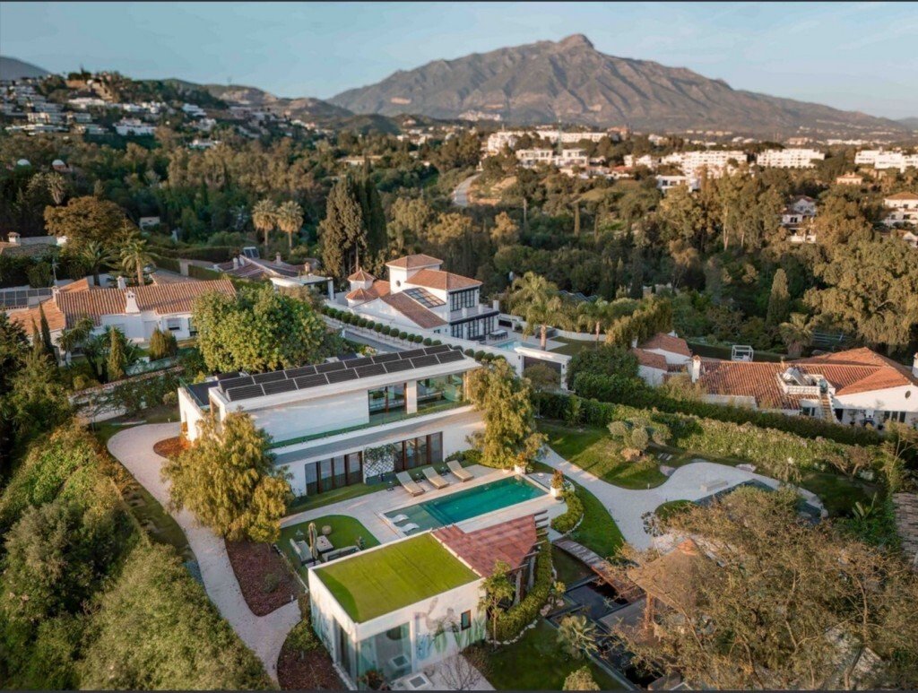 Villa in Benahavis, Andalusia, Spain 1 - 15711140