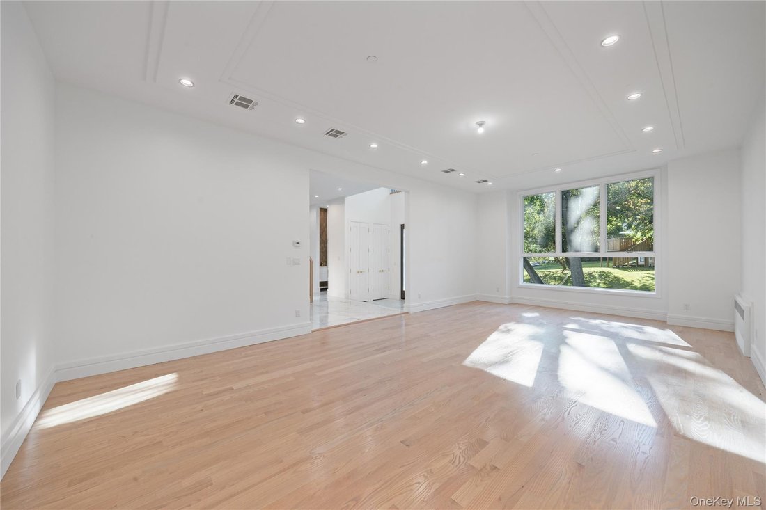 Condo in Spring Valley, New York, United States 5 - 16670293