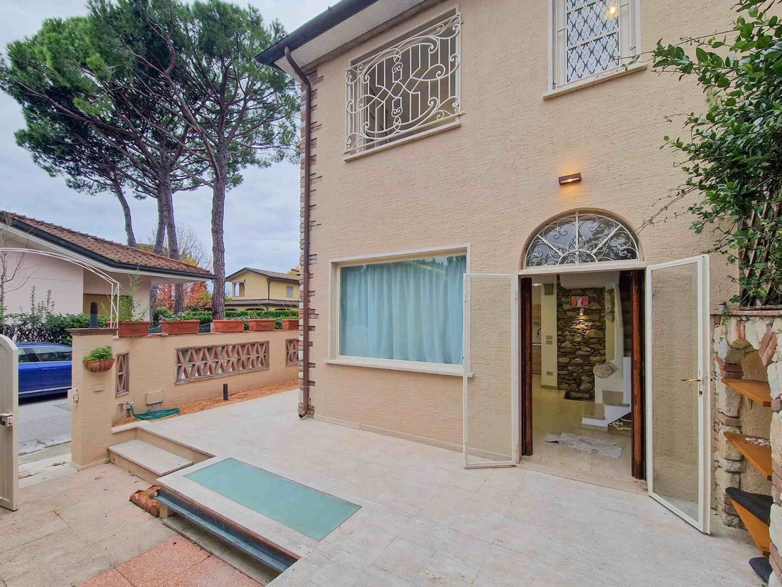 House in Vittoria Apuana, Forte dei Marmi, Tuscany 4 - 16668878
