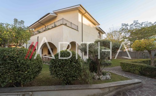 Villa in Tor Lupara, Lazio, Italy 1